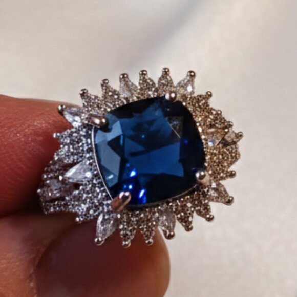 Silver Tone Blue Tanzanite Halo Cocktail Statement Fashion Ring Size 7 NWOT - Picture 1 of 6